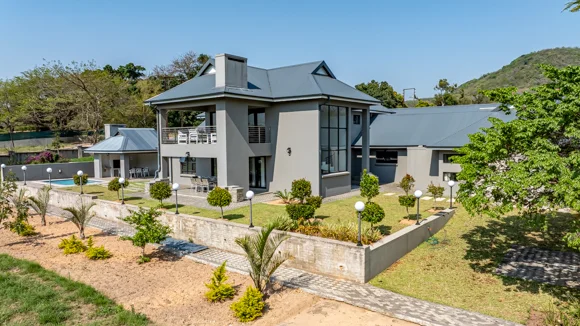 Diamond & Pearl Luxury Lodge